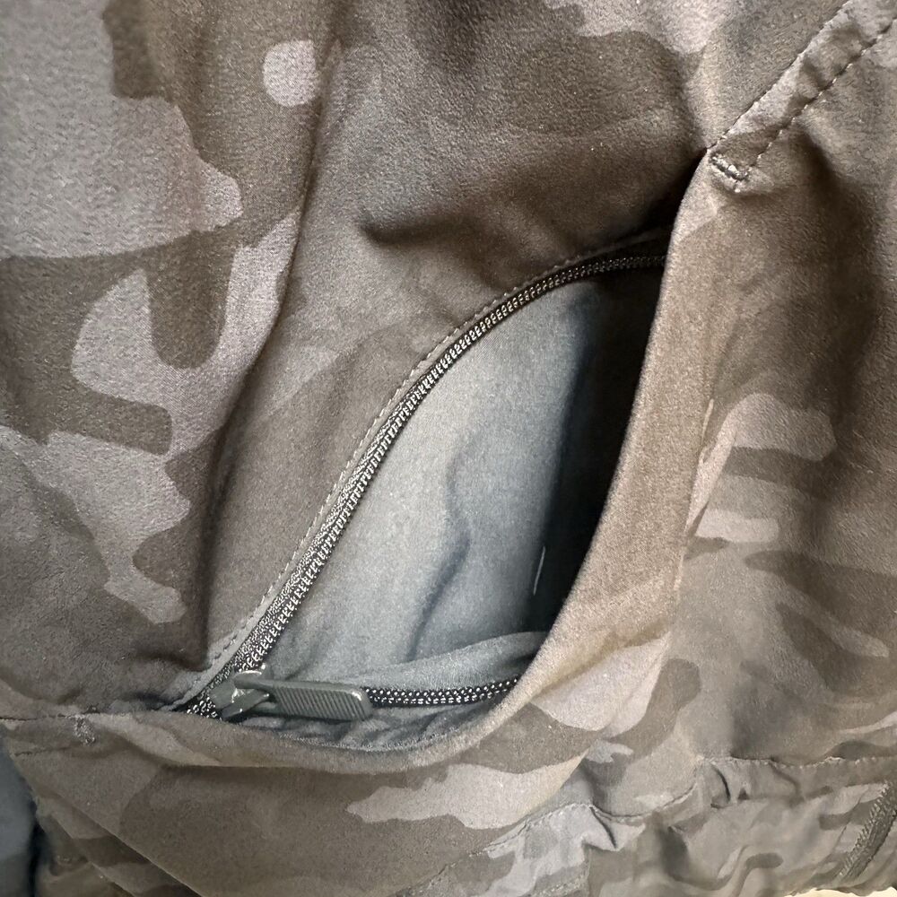 LULULEMON Women's Pack It Up Black Camo Jacket Sz 2 Vented Pockets Hooded - Picture 10 of 13